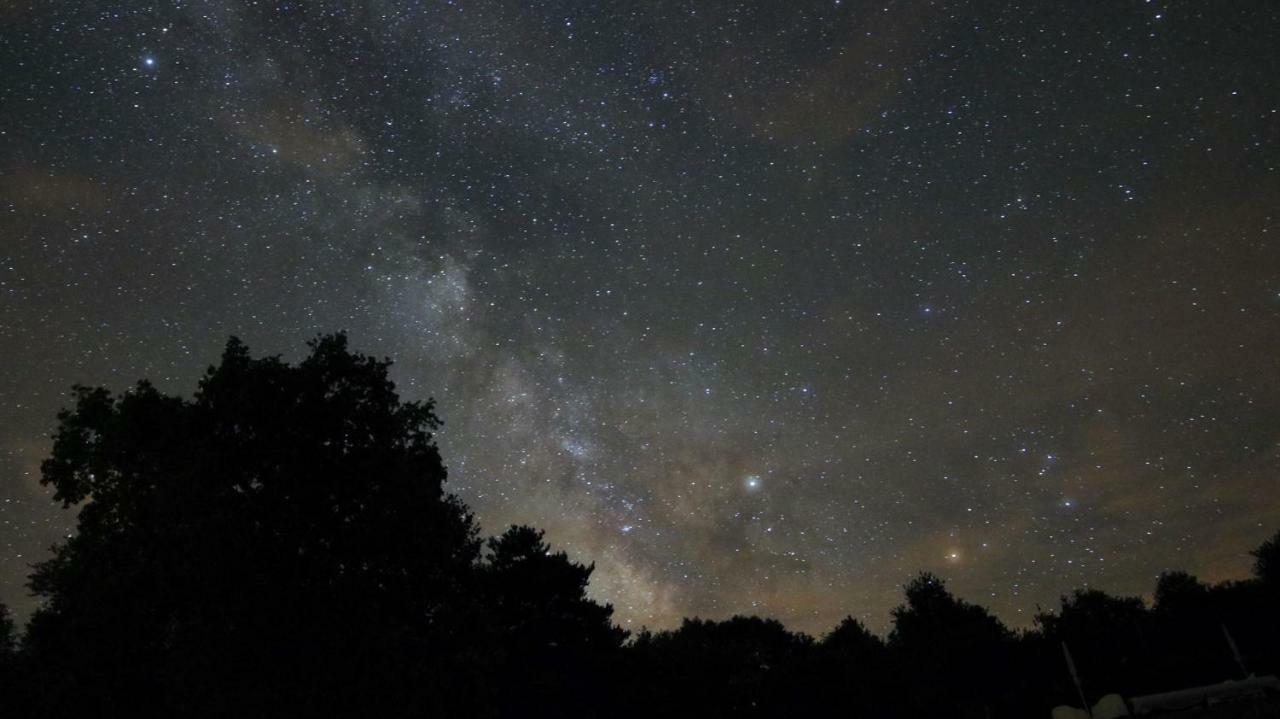 La Toile Sous Les Etoiles Hotel Charron  Eksteriør billede